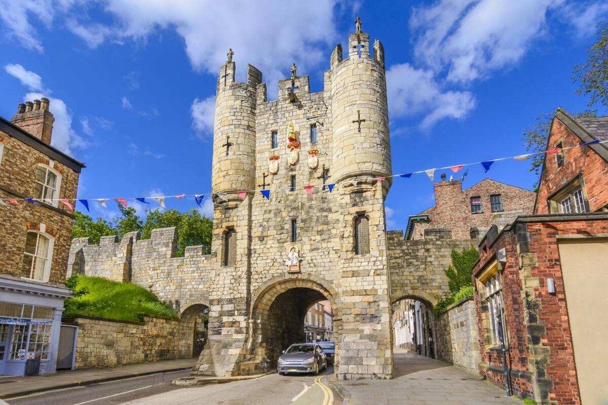 Stylish Apt With Minster Views I Pass The Keys York Exterior foto